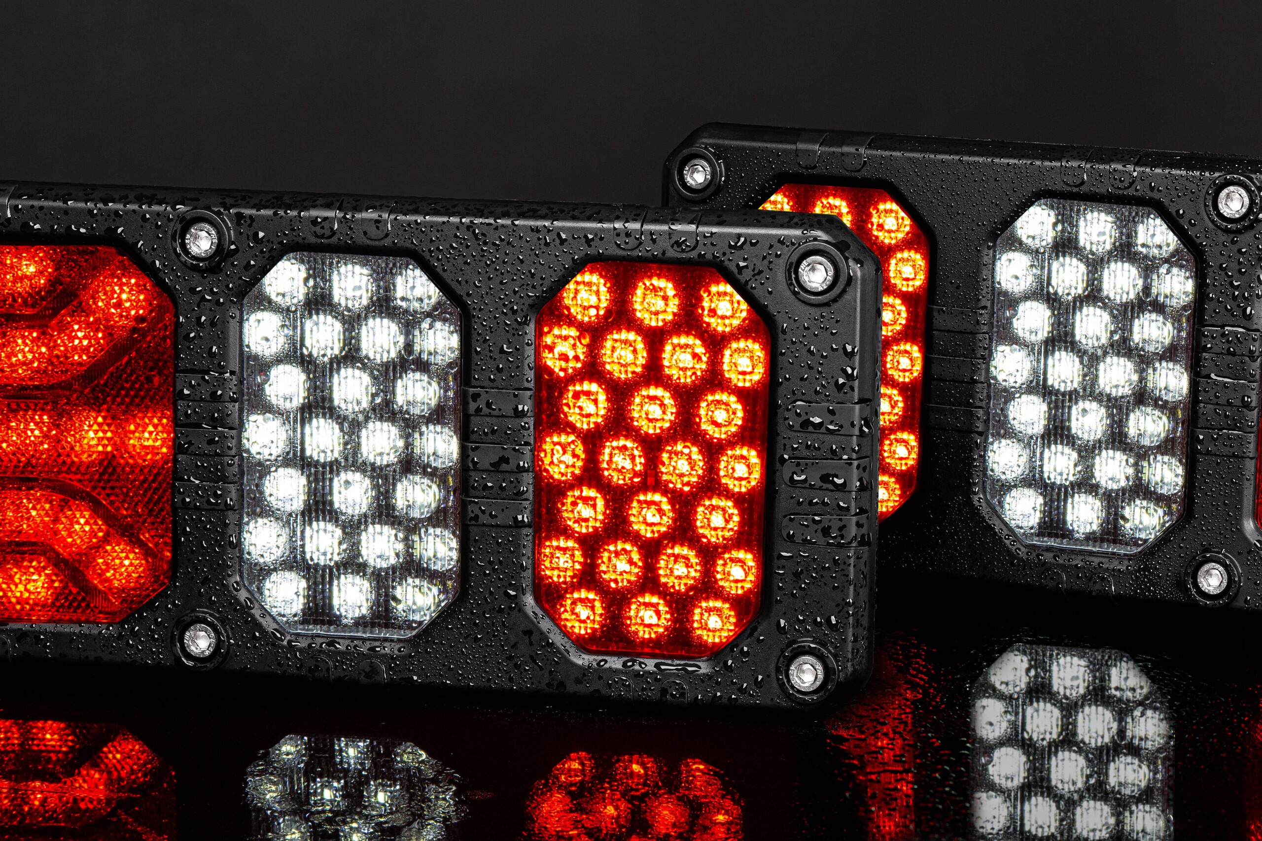 Fog lights Horpol (1) Le feu arrière combiné avec réflecteur HEAVY DUTY proposé par Horpol.pl est un élément d'éclairage qui fera parfaitement l'affaire !