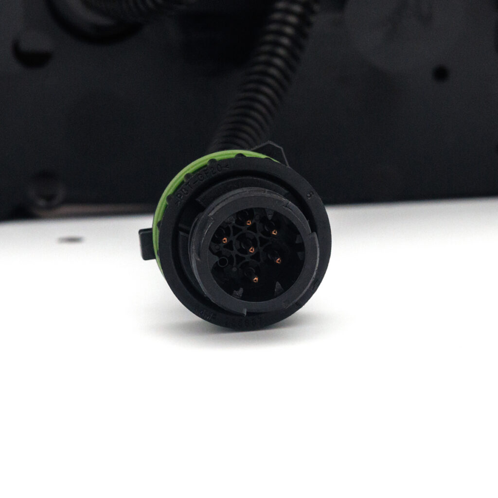 Feu arrière combiné MAVIC LZD 3195/AMP (droit) – triangle réfléchissant, 4 connecteurs Superseal + AMP 7 broches