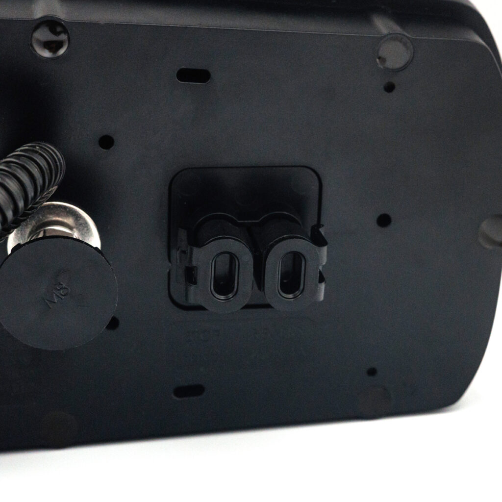 Feu arrière combiné MAVIC LZD 3195/AMP (droit) – triangle réfléchissant, 4 connecteurs Superseal + AMP 7 broches
