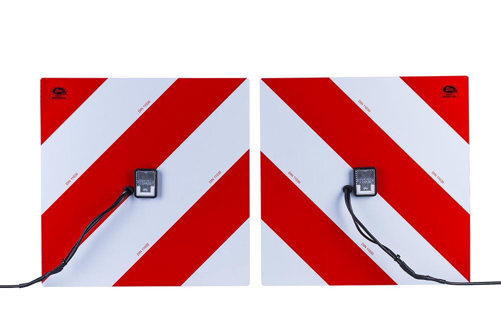 ZPR 3020 (8.2.2) Kit de feux à LED 12/24 V avec panneau pour charges hors gabarit, avec prise et connecteur Superseal